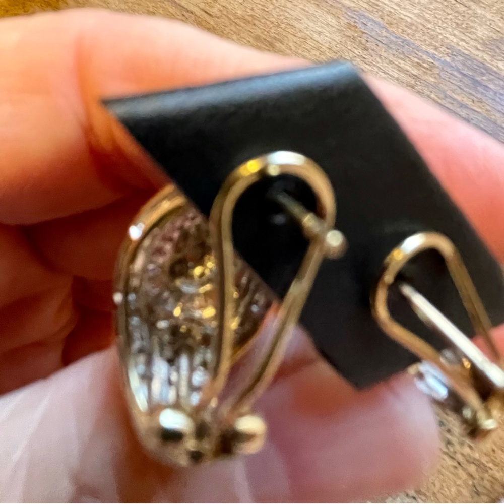 Stunning genuine diamonds set in solid 10 carat yellow gold earrings. - Picture 3 of 10